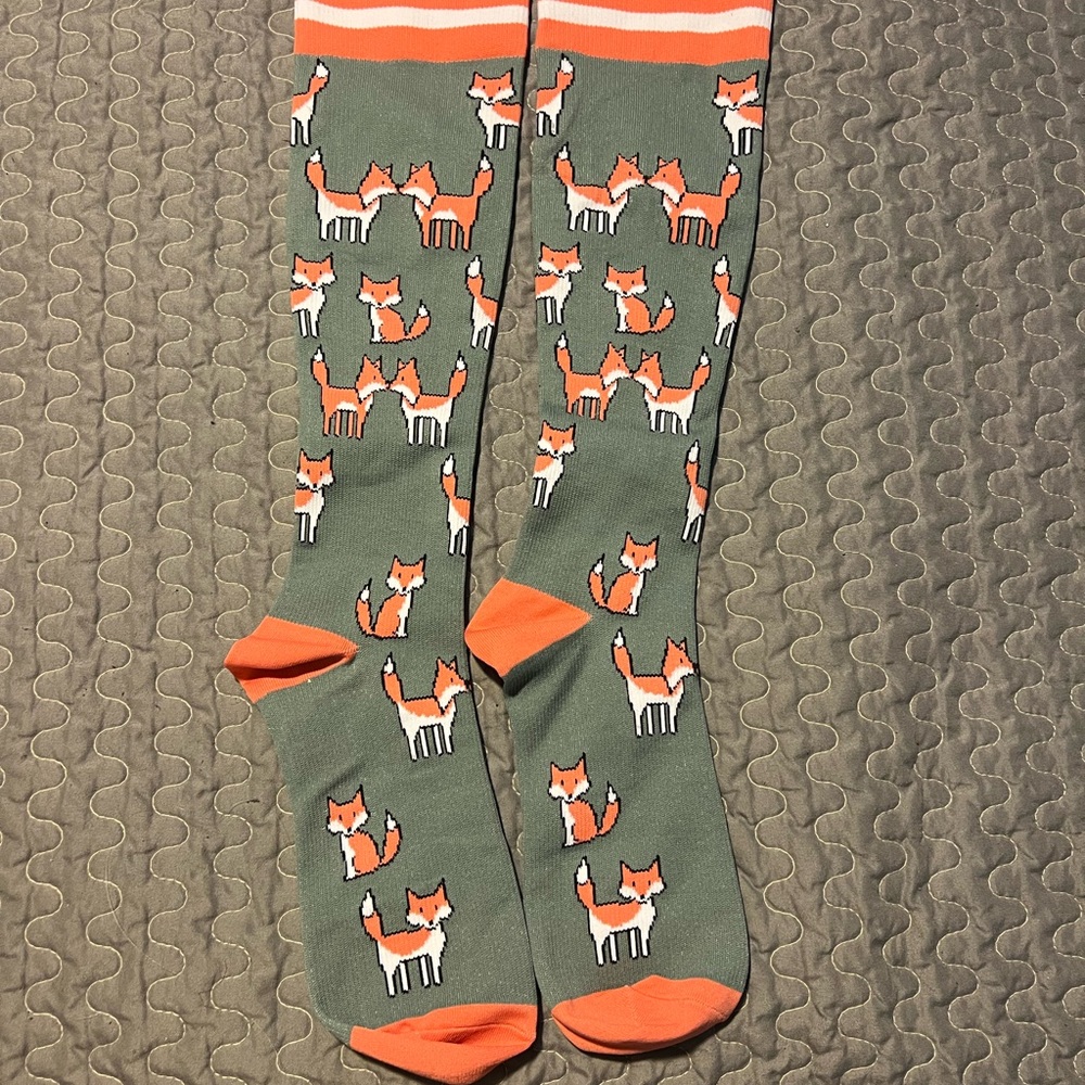 Novel Fox Pattern Knee-High Socks in Olive and Orange